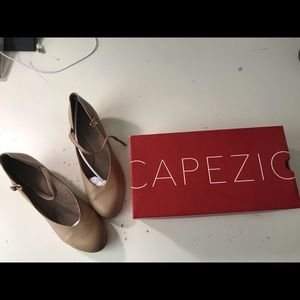 Capezio Carmel Character Shoes size 9